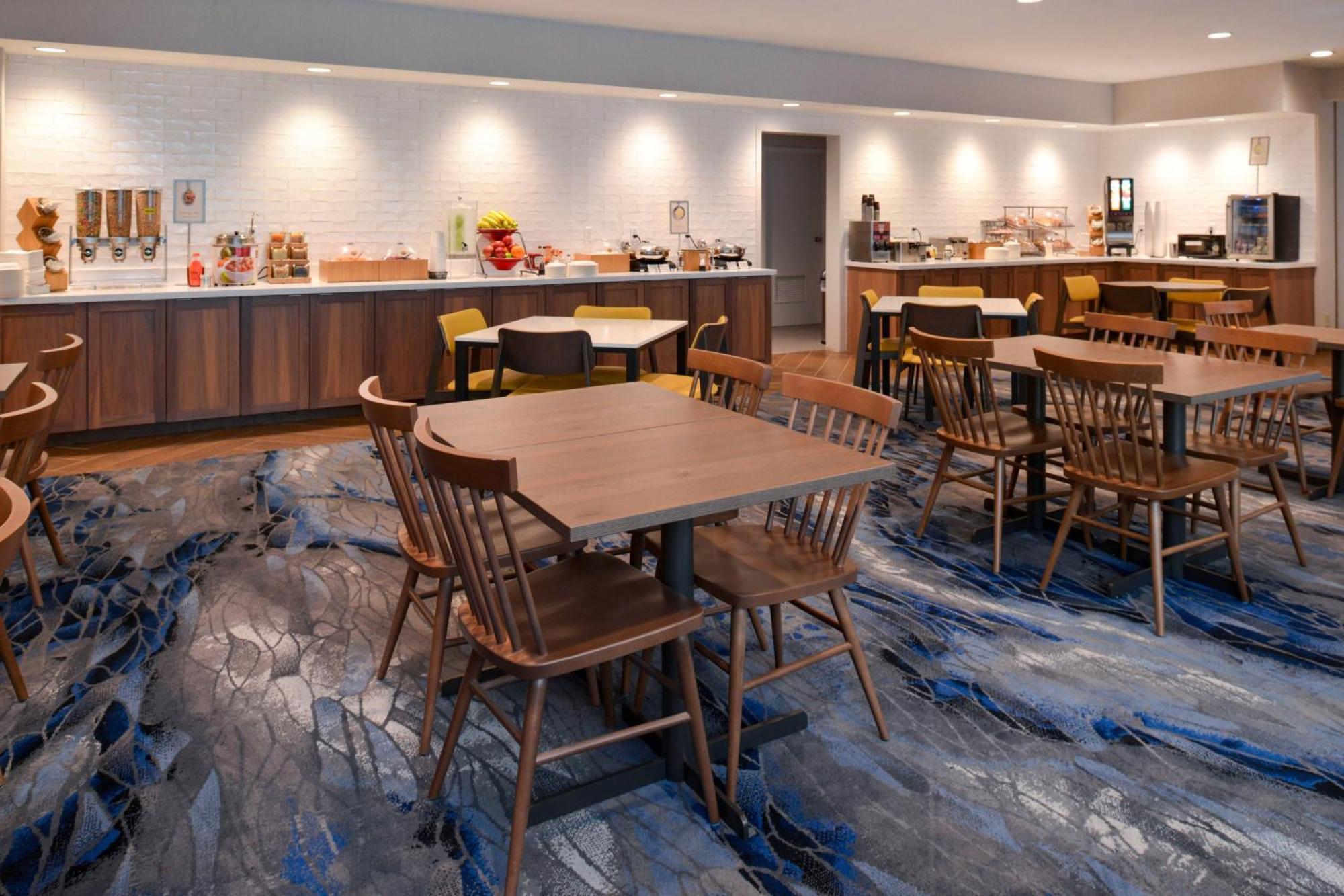 Hotel Fairfield Near Six Flags 3*